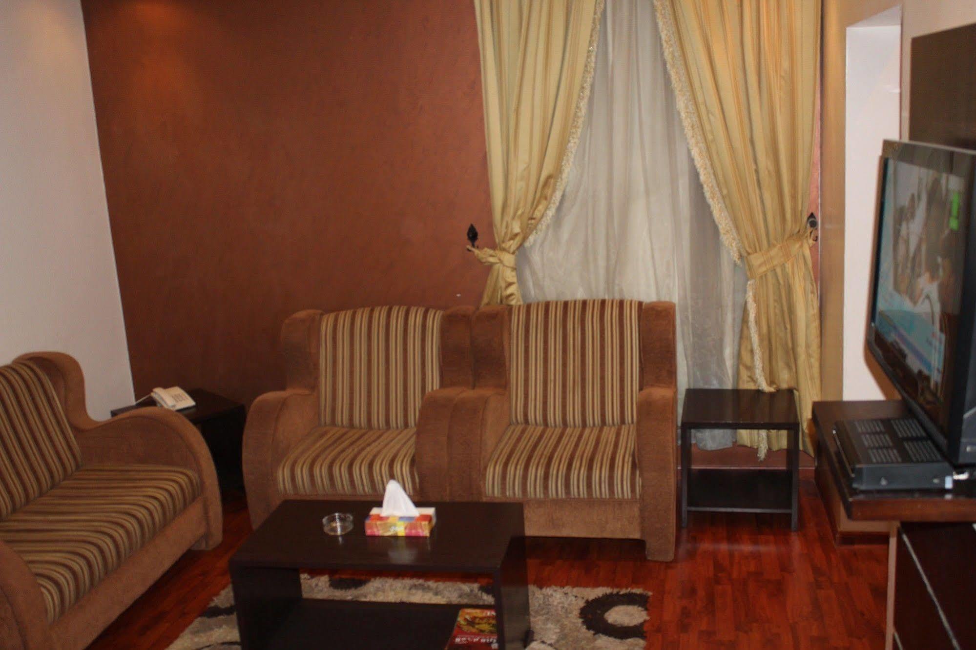 Merfal Hotel Apartamentos Al Taawun Riad Exterior foto